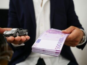 Financez l’achat de votre voiture neuve hybride ou électrique avec un crédit auto