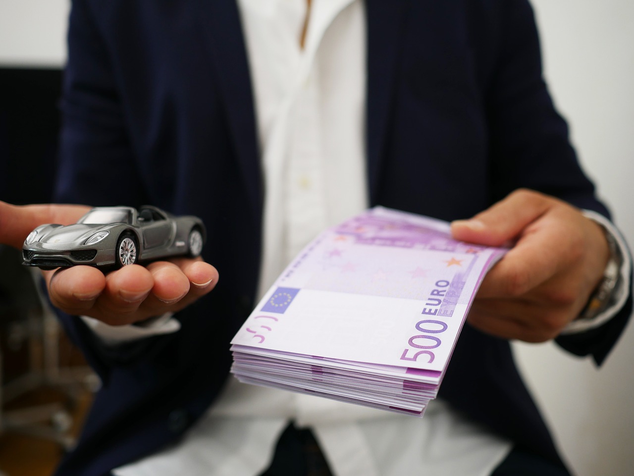 Financez l’achat de votre voiture neuve hybride ou électrique avec un crédit auto